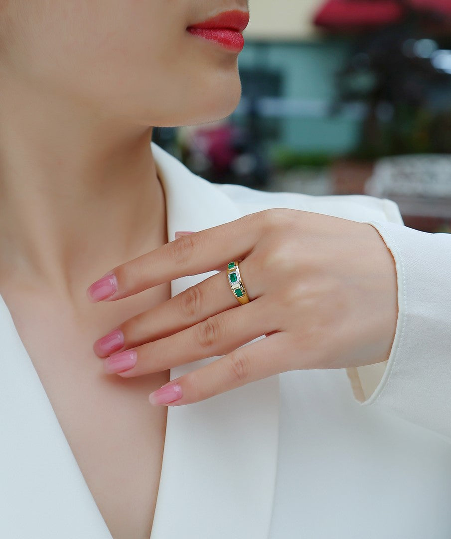 14K Yellow Gold Emerald Diamond Ring