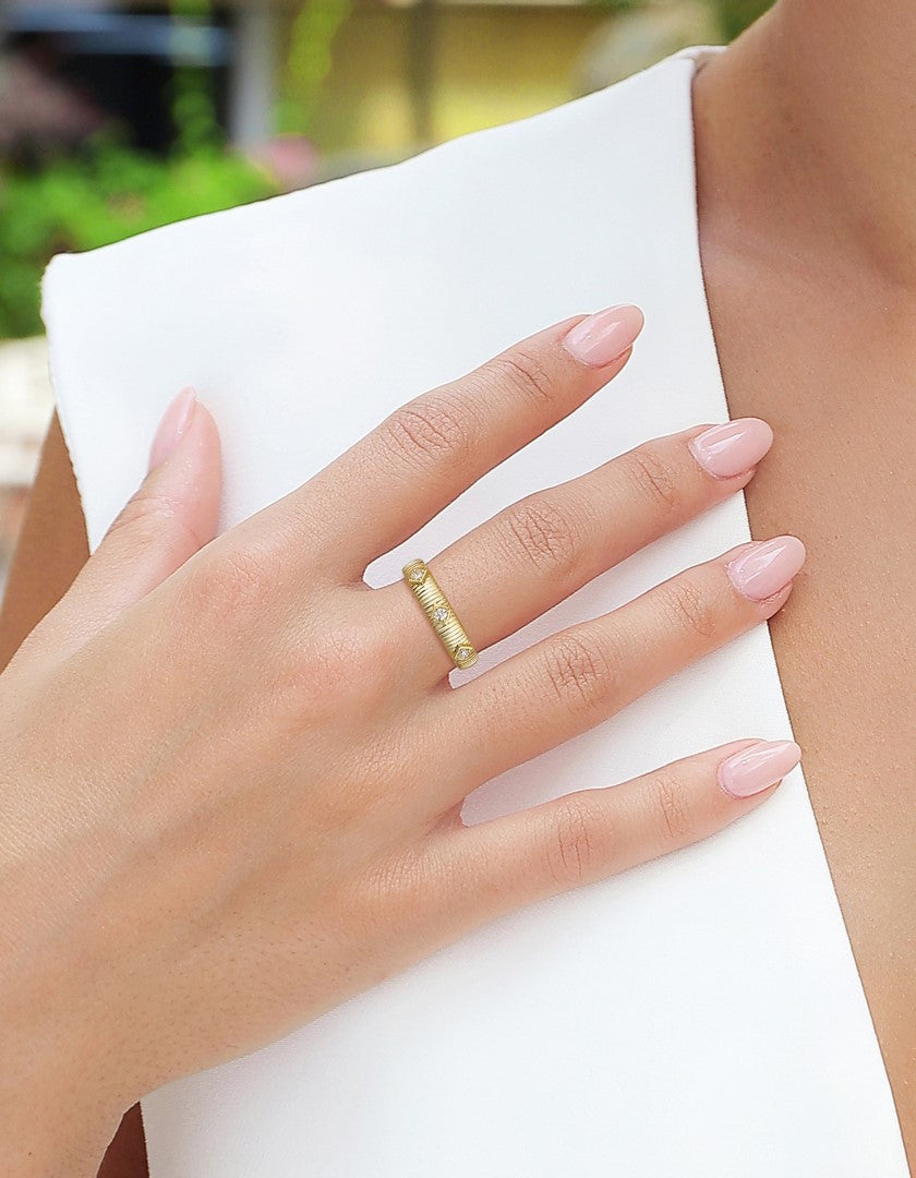 14K Yellow Gold 0.10 CTW Diamond Ribbed Band Ring